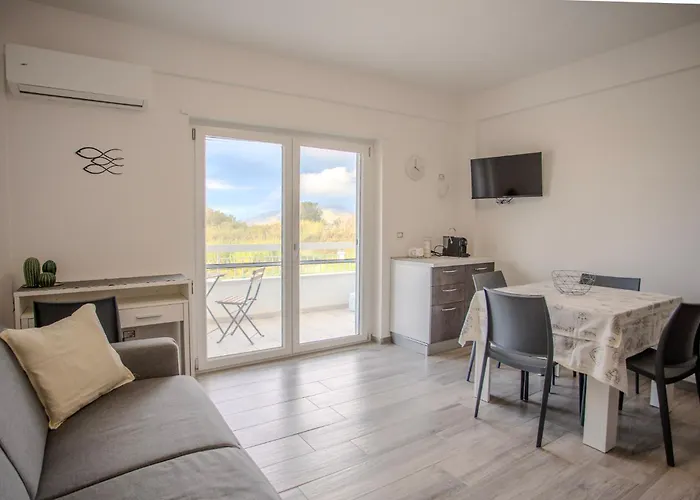 Sea * קמפורה סן ג'ובאני